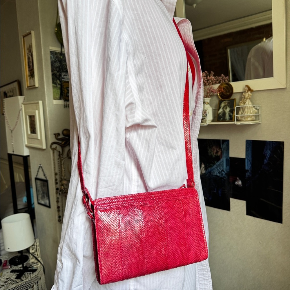 W.A Thompson and Co Inc. of NY-Paris 
80s real snake skin fuchsia Crossbody bag